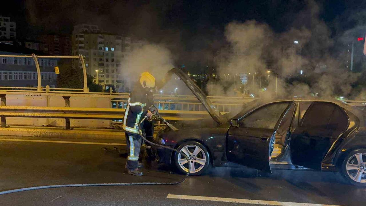 Kocasinan'da Seyir Halindeki Otomobil Alev Aldı