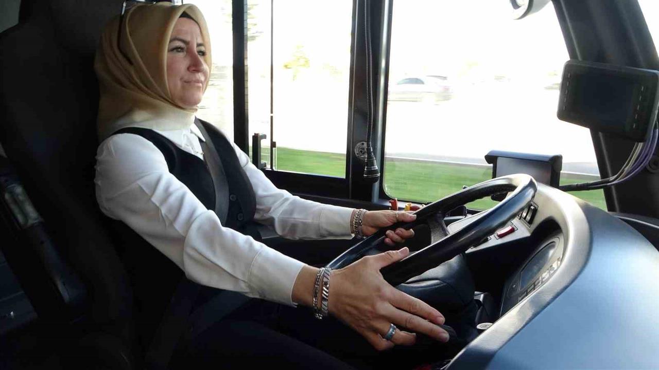 Malatya'da Kadın Şoförler Trambüs Kullanıyor