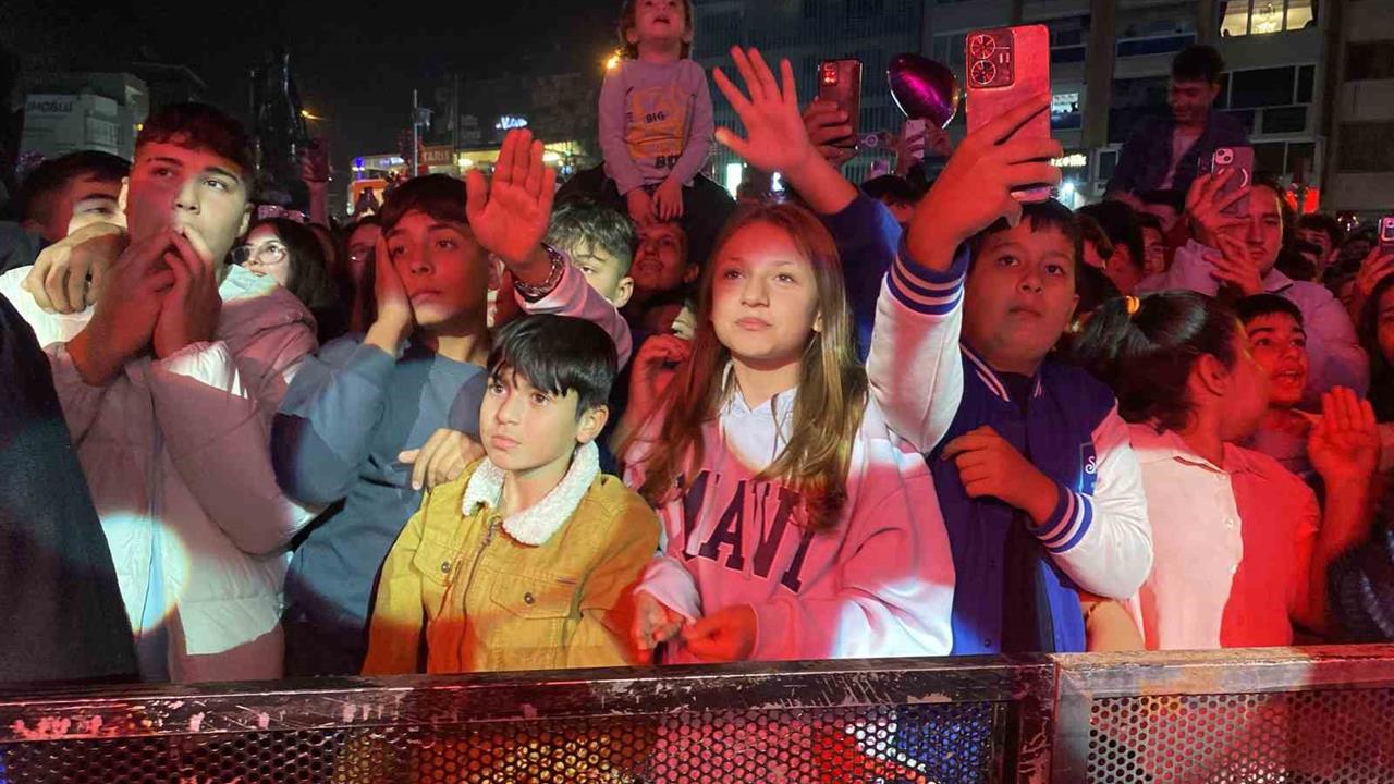 Manisa'da Aleyna Tilki Rüzgarı Esti