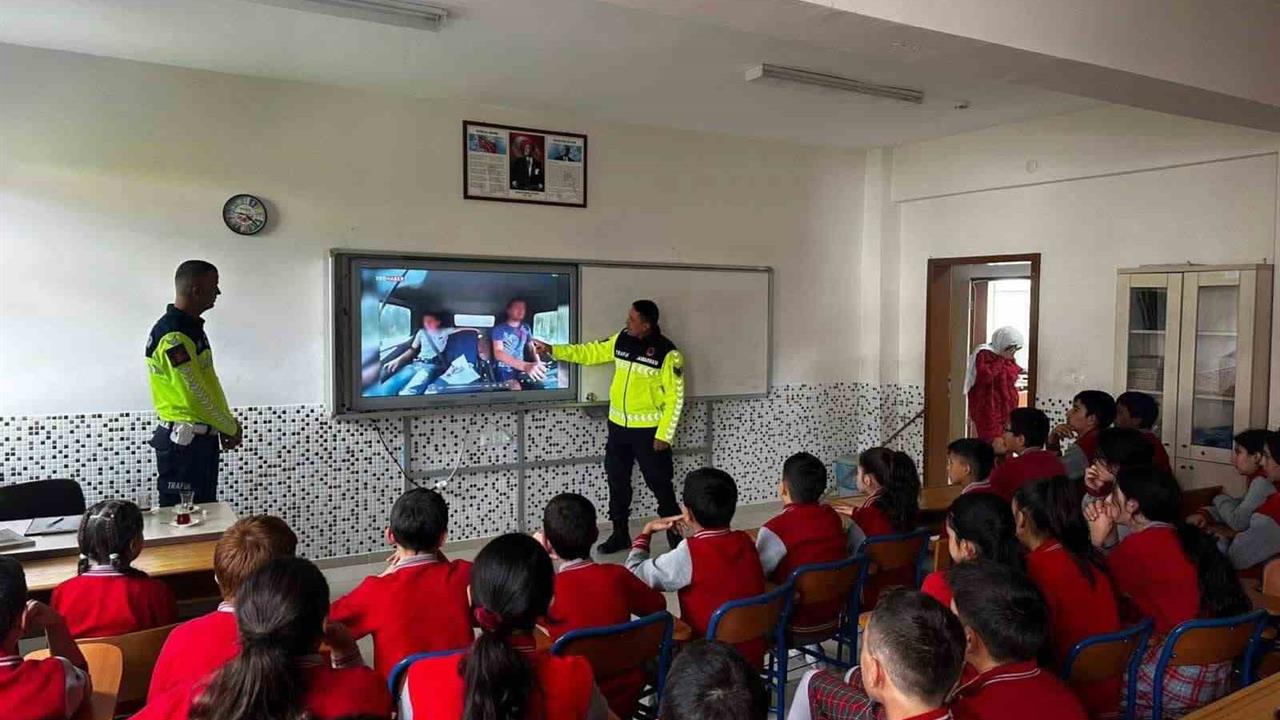 Afyonkarahisar'da Öğrencilere Güvenli Trafik Eğitimi Verildi