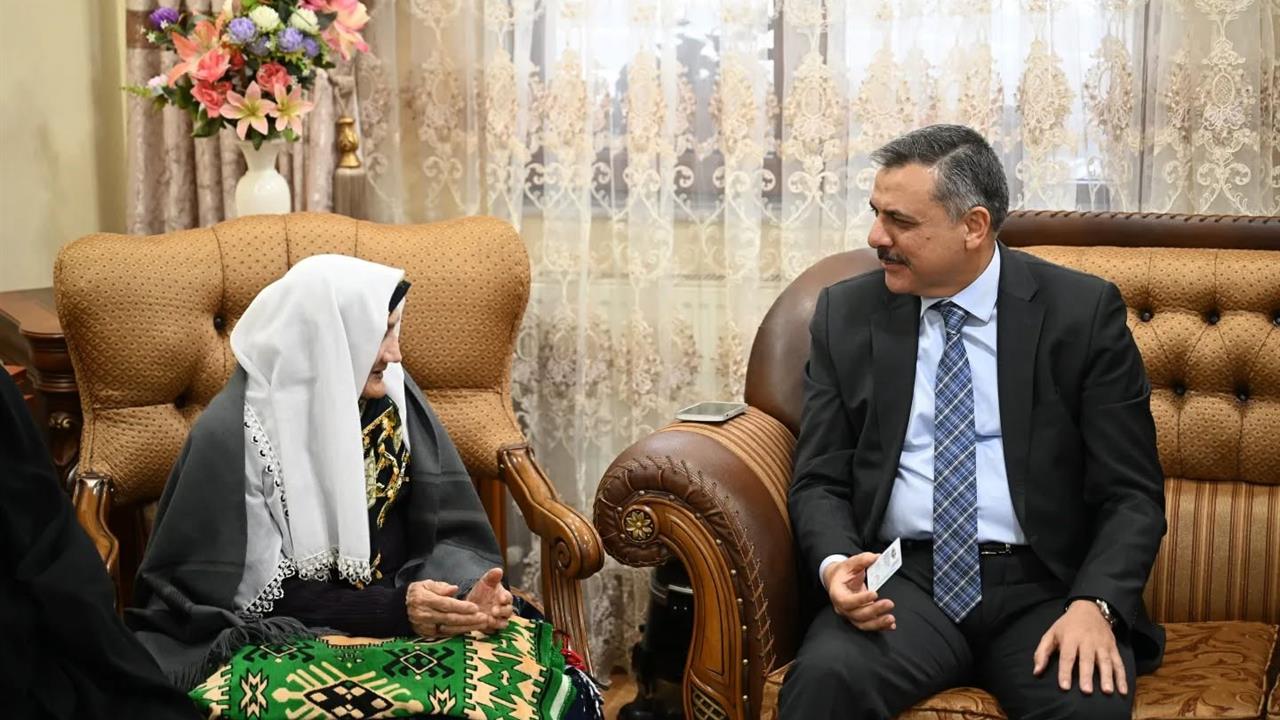 Erzurum'da Vali Çiftçi'den 95 Yaşındaki Şahteret Nineye Ziyaret