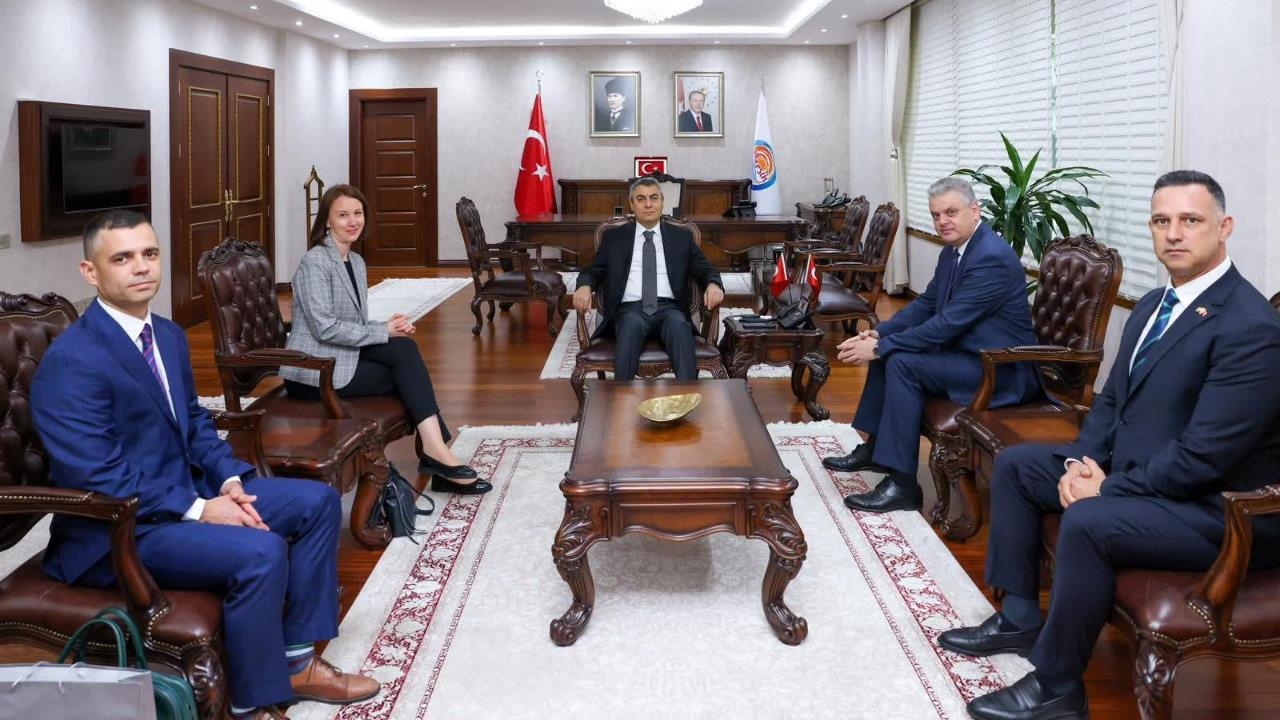 Vali Toros, Moldova Büyükelçisi Serebrian İle Görüştü