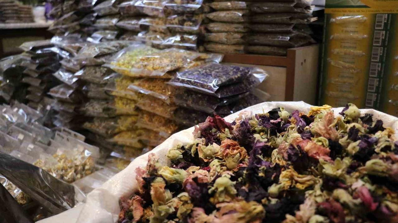 Sakarya'da Aktarlarda Yoğunluk: Bitkisel Ürünler Tercih Ediliyor