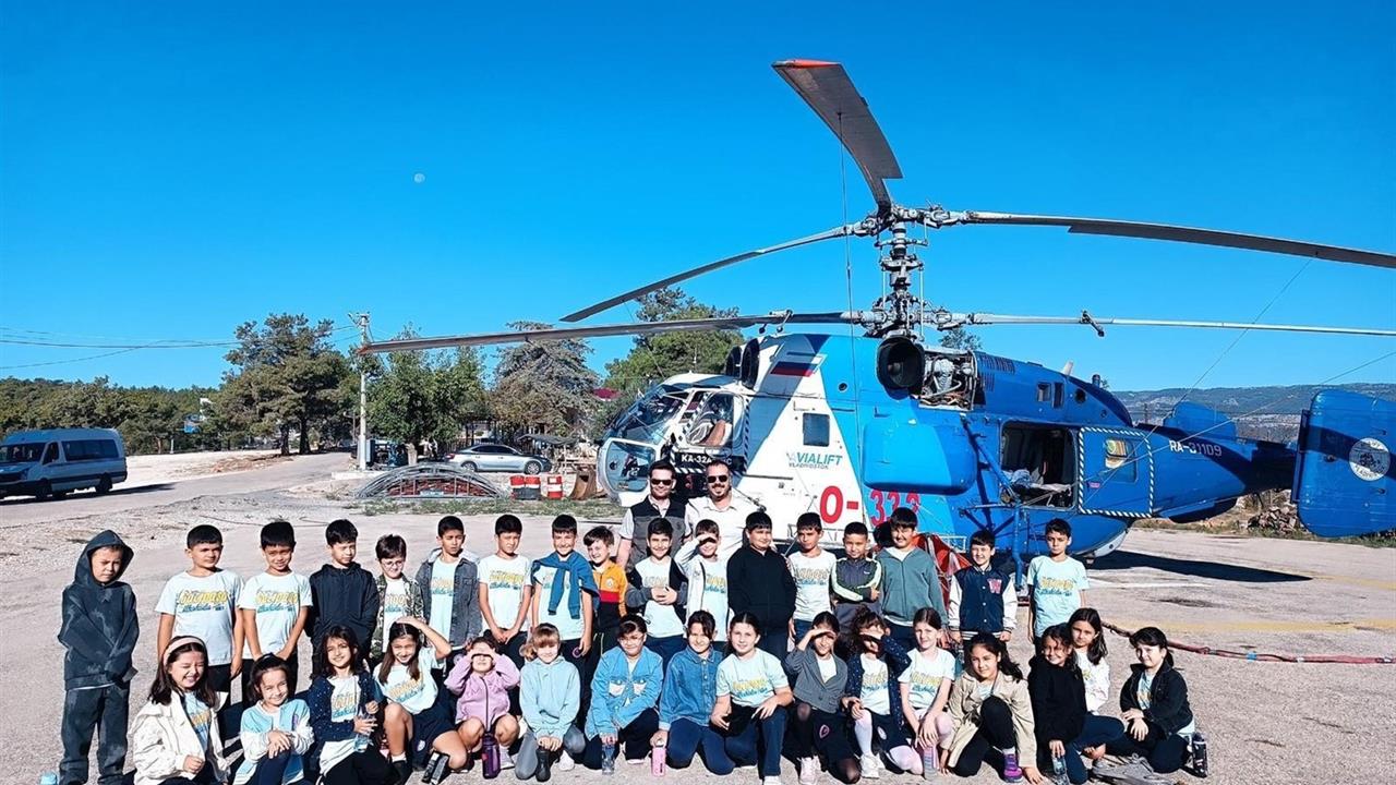Mersin'de Öğrencilere Yangınla Mücadelede Hava Gücünün Önemi Anlatıldı