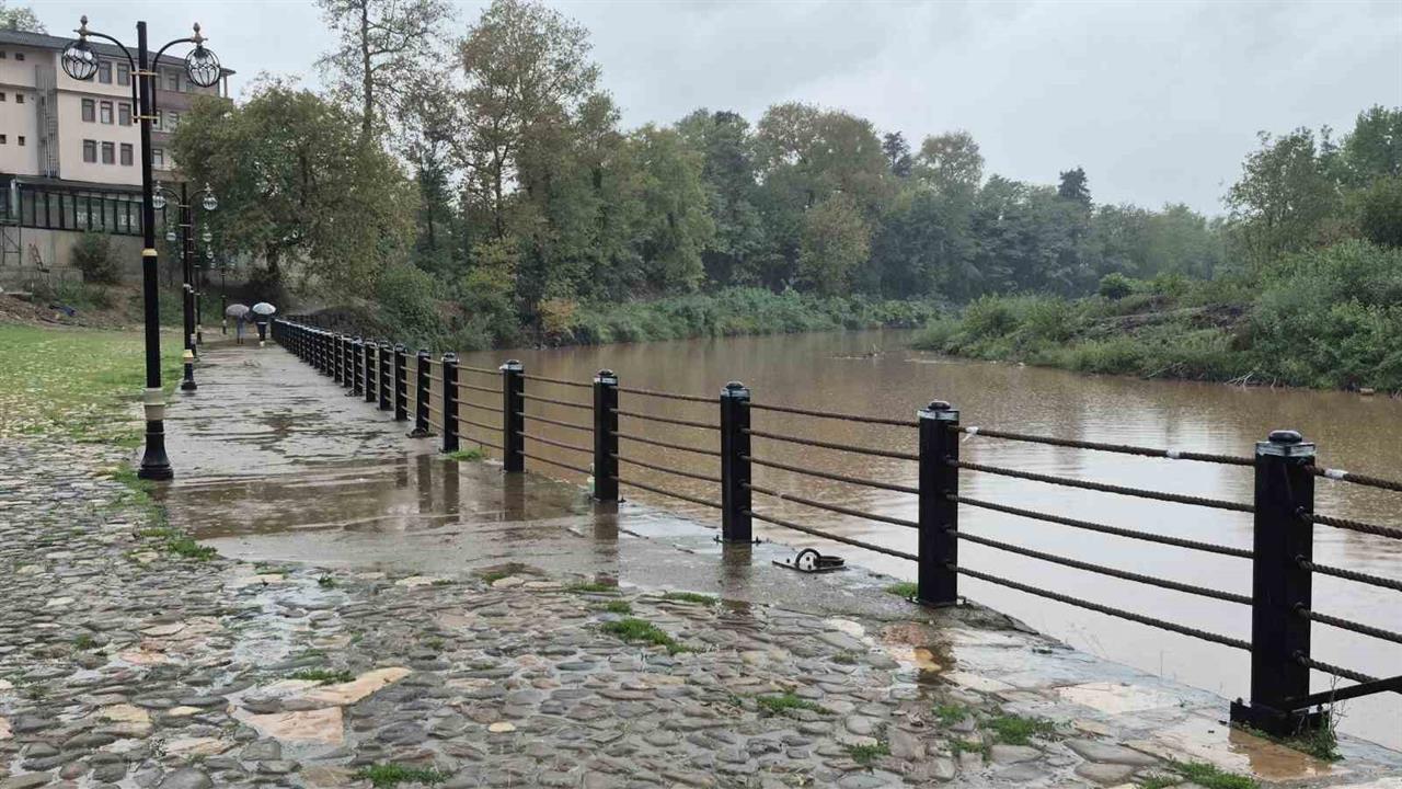 Bartın'da Şiddetli Yağışlar Hayatı Olumsuz Etkiliyor