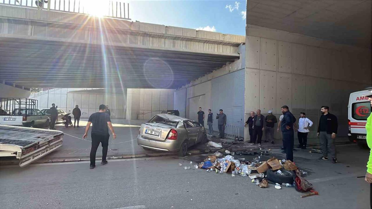 Konya'da Üst Geçitten Düşen Otomobil: 2 Yaralı