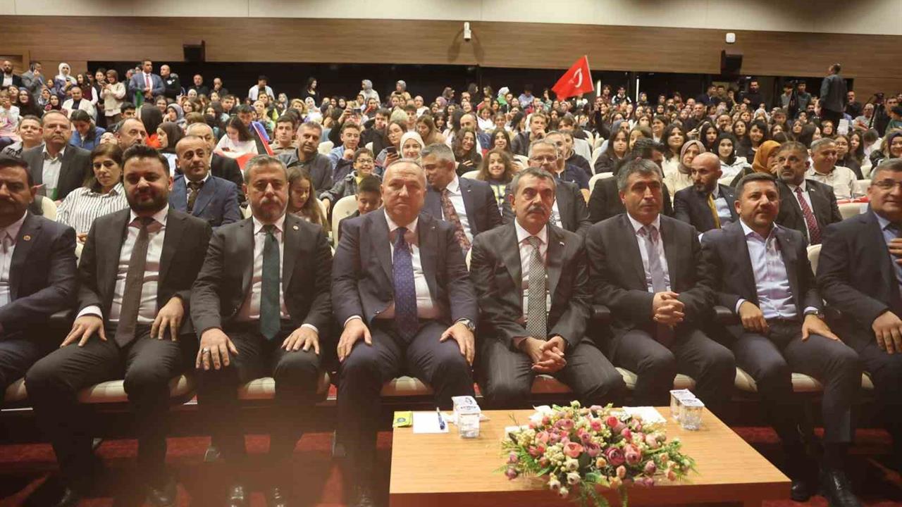 Yusuf Tekin: "Gençlere Vatan Sevgisini Sanatla Anlatıyoruz"