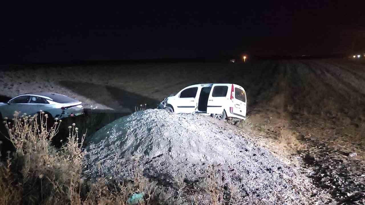 Şırnak’ta İki Araç Tarlaya Uçtu: Sürücüler Sağ Kurtuldu