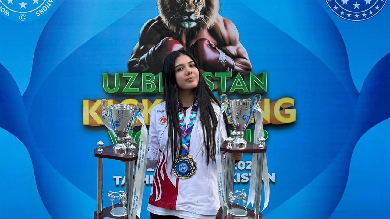 Kayserili Elif Ceren, Kick Boks'ta Çifte Şampiyonluk Kazandı