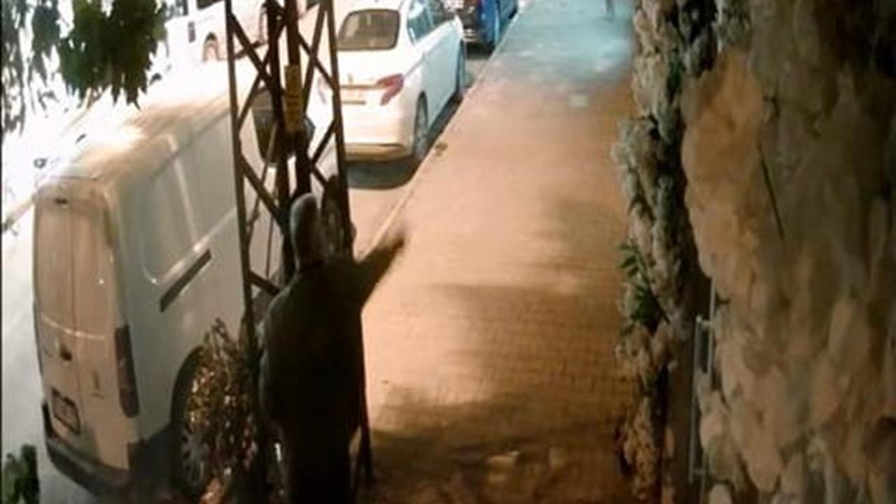 İnegöl'de Kuaföre Yumurtalı Saldırı: Polisin Takibi Başladı