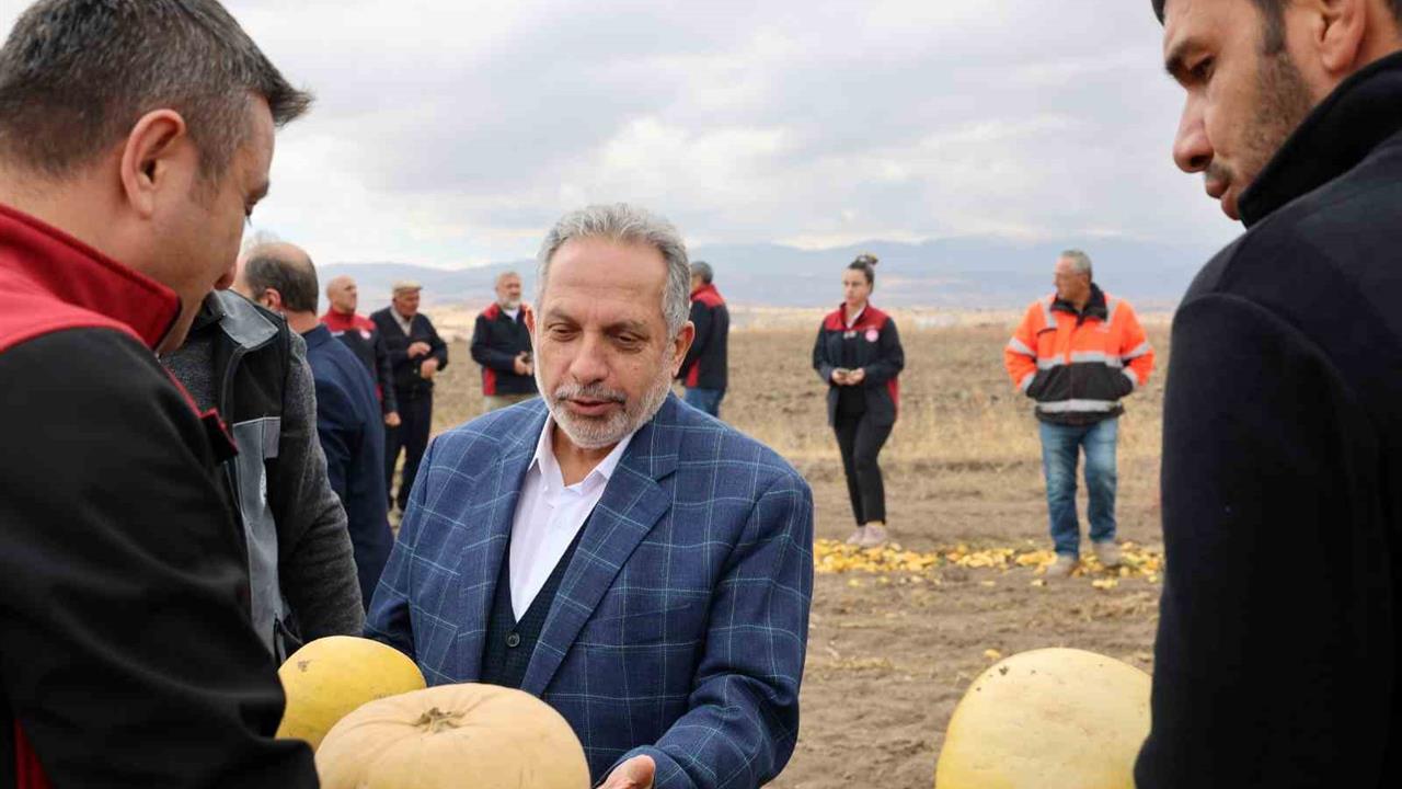 Talas'ta Türkiye Birincisi Çiftçilere Başkan Yalçın'dan Tebrikler
