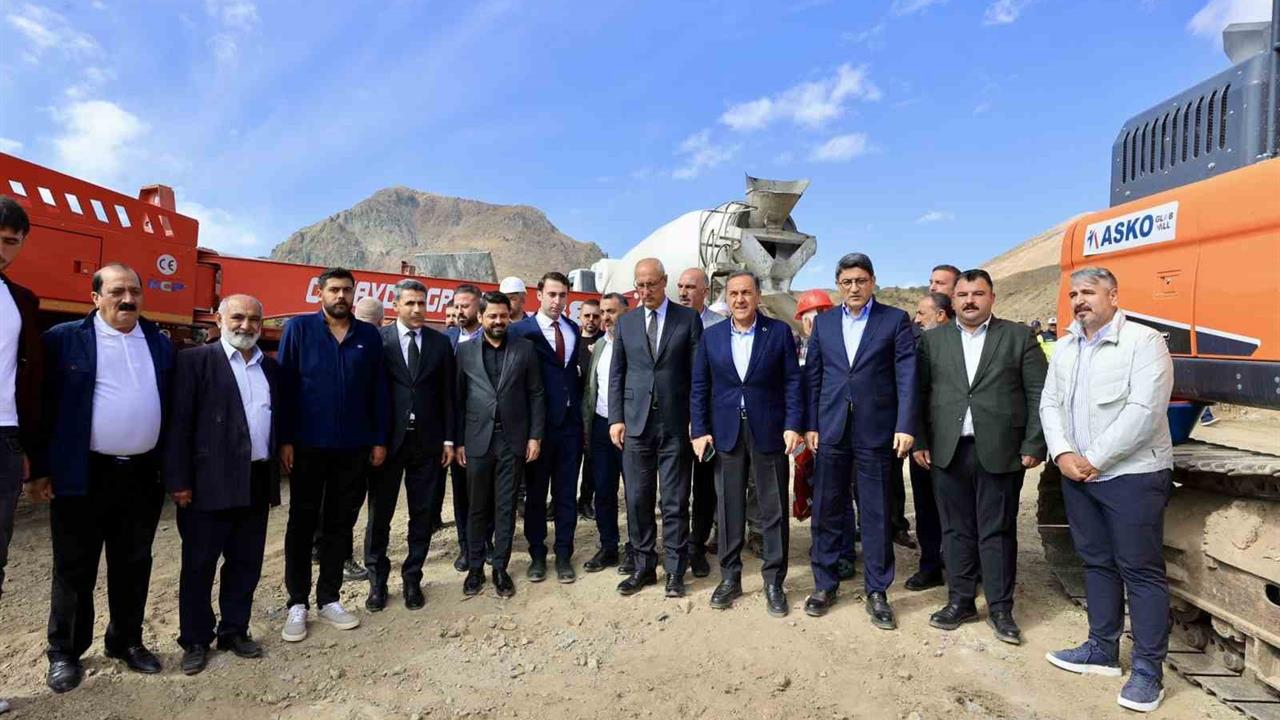 Bingöl'de AFAD Konutları İncelemesi: Vali Usta Bilgi Verdi