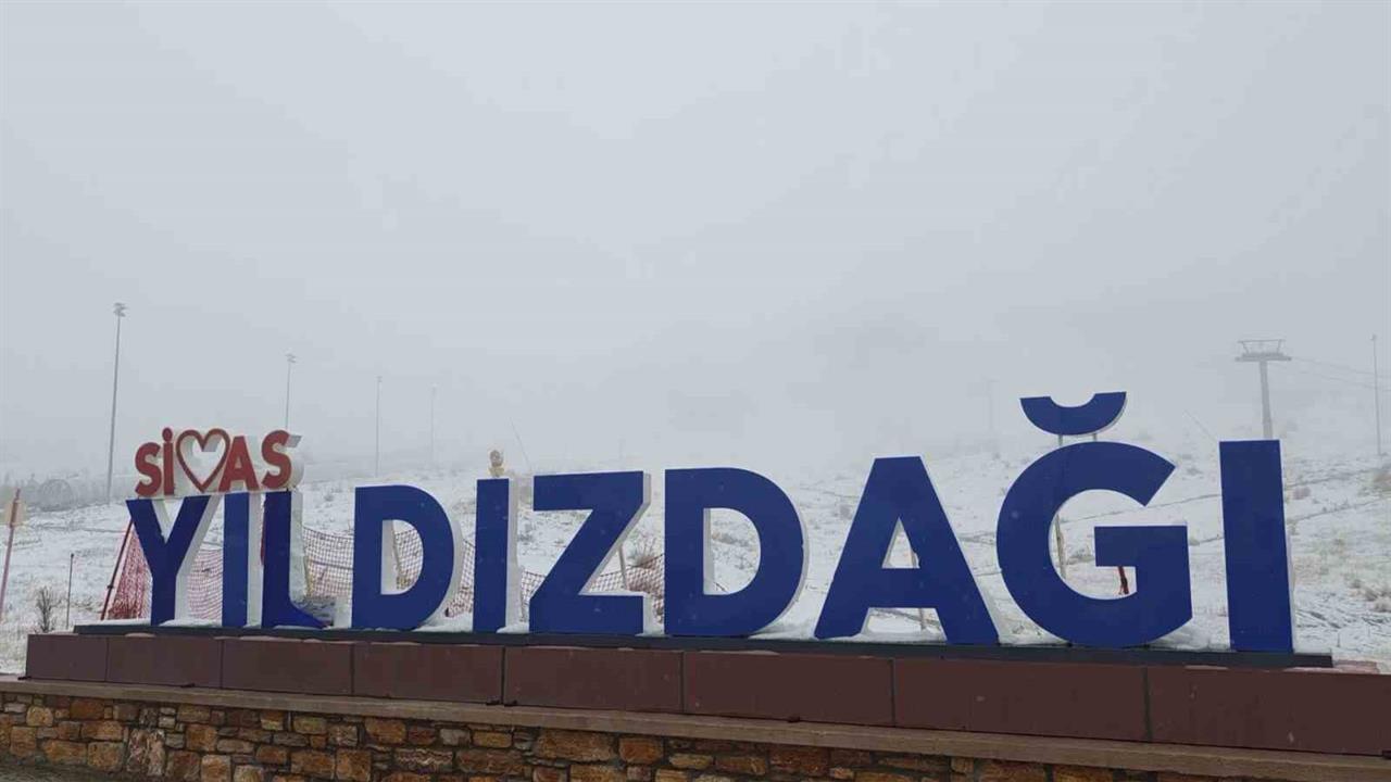 Yıldız Dağı Kayak Merkezi'nde Mevsimin İlk Karı Yağdı