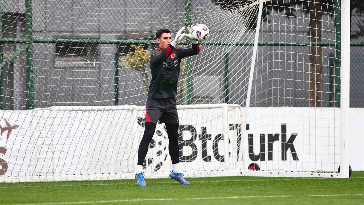 Berke Özer A Milli Takım Kampından Ayrıldı