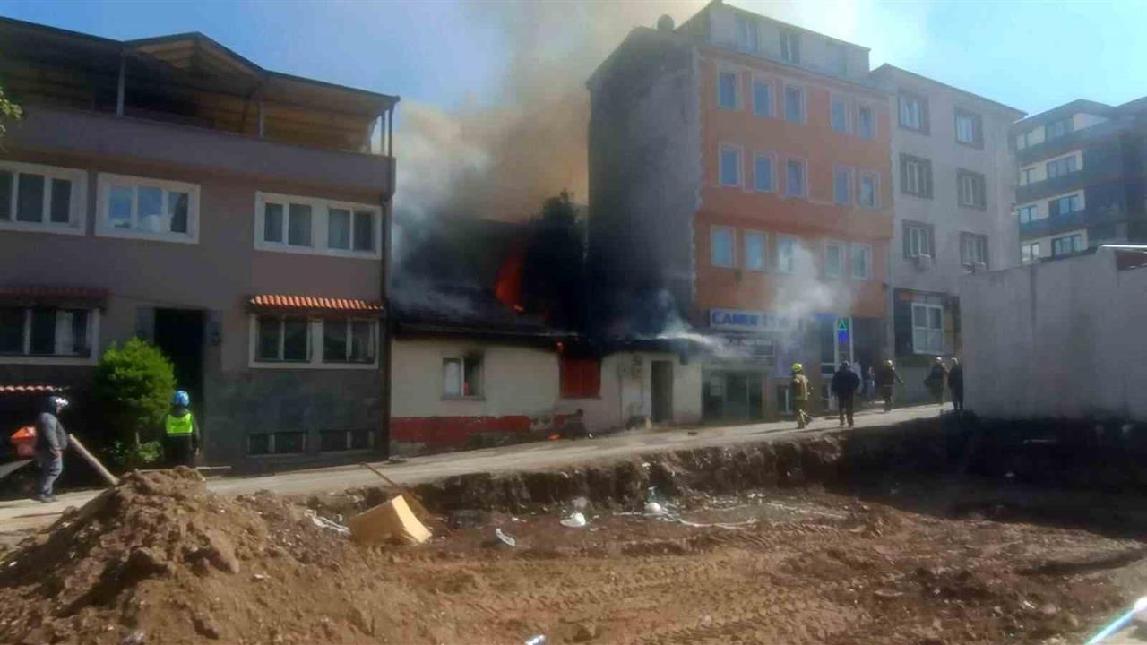 Bursa'da Müstakil Evde Yangın: Bir Kişi Kurtarıldı