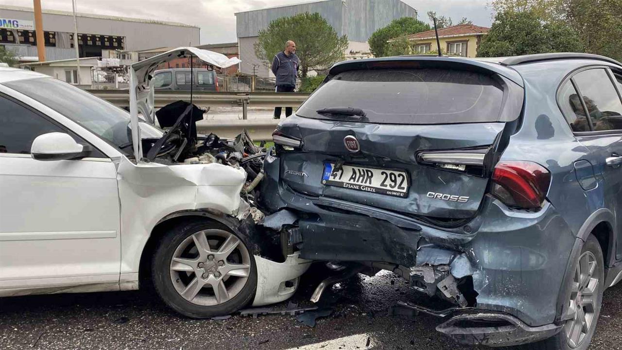 Kartepe'de Zincirleme Kaza: 5 Yaralı, 1'i Çocuk