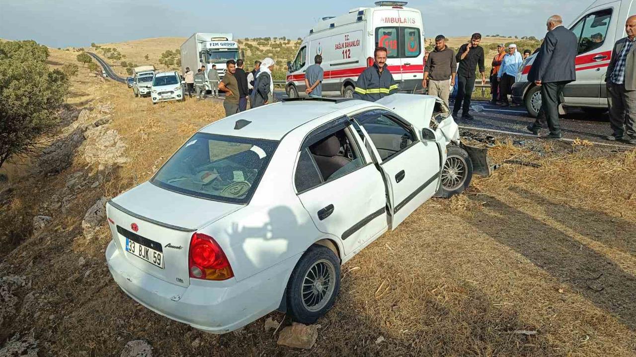 Mardin'de İki Otomobil Çarpıştı: 4 Yaralı