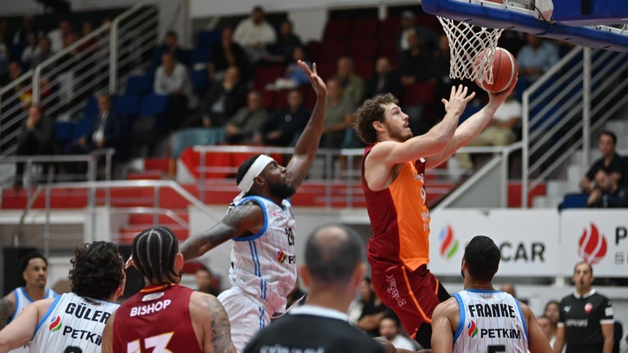 İzmir'de Basketbol Süper Ligi Mücadelesi: Aliağa Petkimspor 75, Galatasaray 80