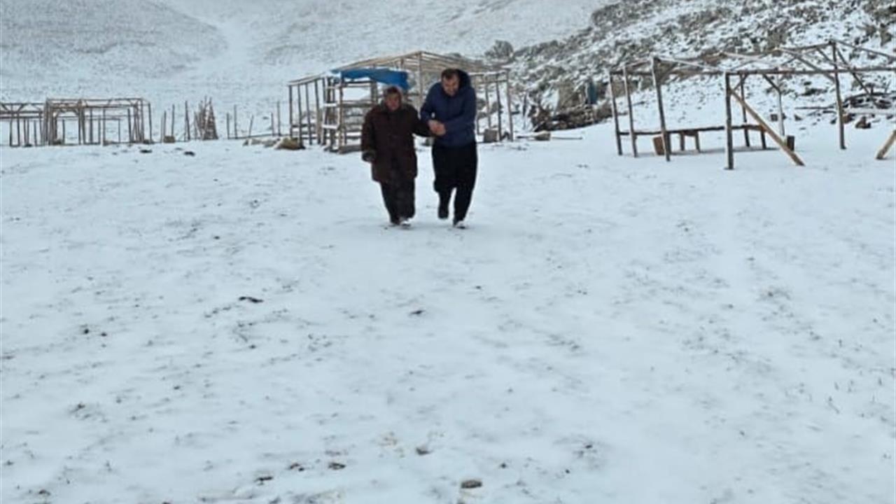 Adana'da Mahsur Kalan Kadın, Kar Yağışı Sebebiyle Kurtarıldı