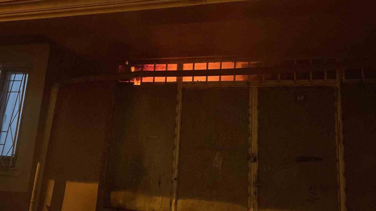 Siirt’te Gıda Deposu Yangını: Yangın Kontrol Altına Alındı