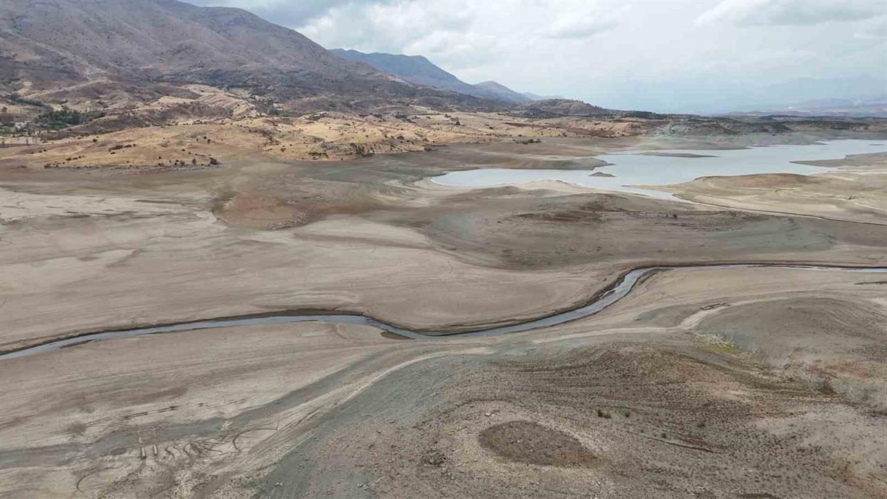 Malatya'da Sürgü Barajı'nda Su Krizi Yaşanıyor