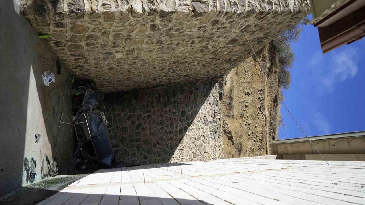 Gümüşhane'de Uçurumdan Düşen Otomobil: Sürücü Yaralı Kurtuldu