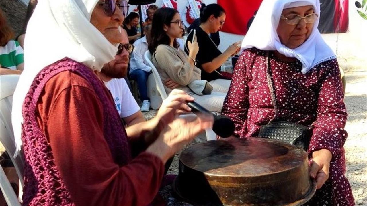 Muğla'da Kadınlardan Geleneksel Oyun Şovları