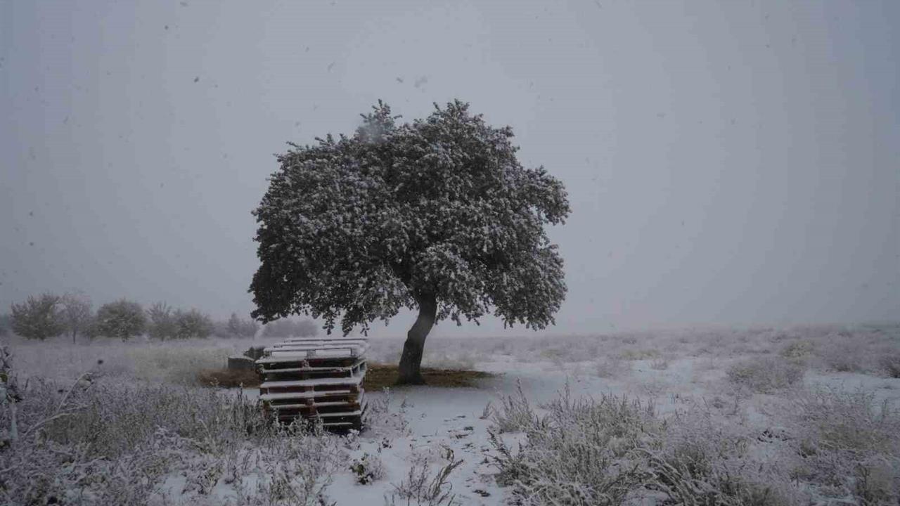 Niğde'nin Yüksek Kesimlerinde Mevsimin İlk Karı Yağdı