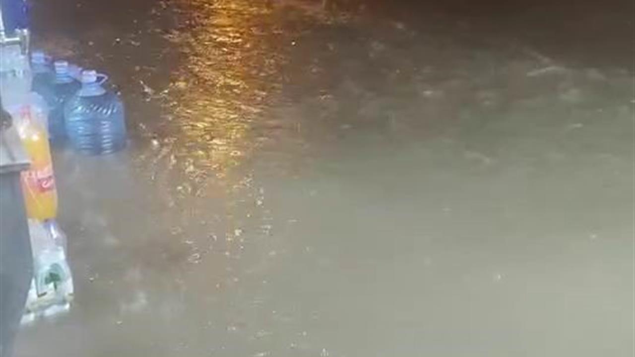 Diyarbakır'da Sağanak Yağış İş Yerlerini Su Bastı