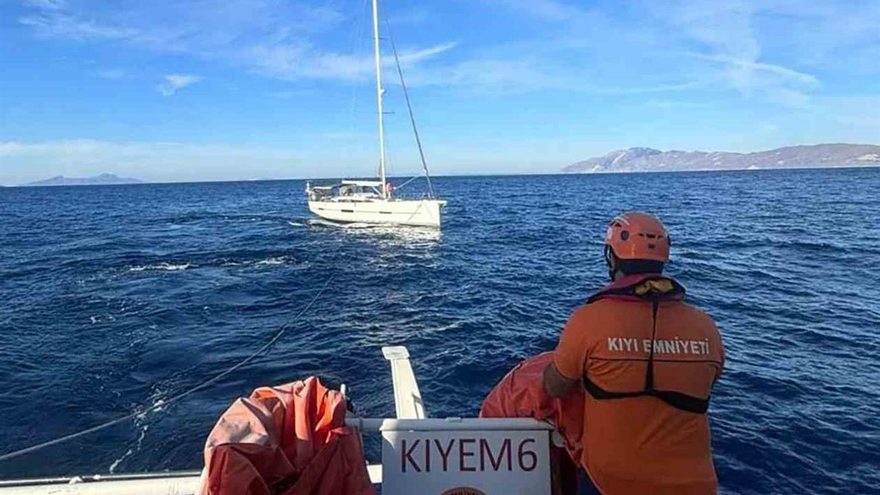 Bodrum'da Arızalanan Yelkenli Tekne Kurtarıldı