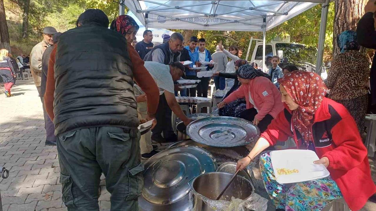Balıkesir'de Geleneksel Köy Hayrı Yapıldı