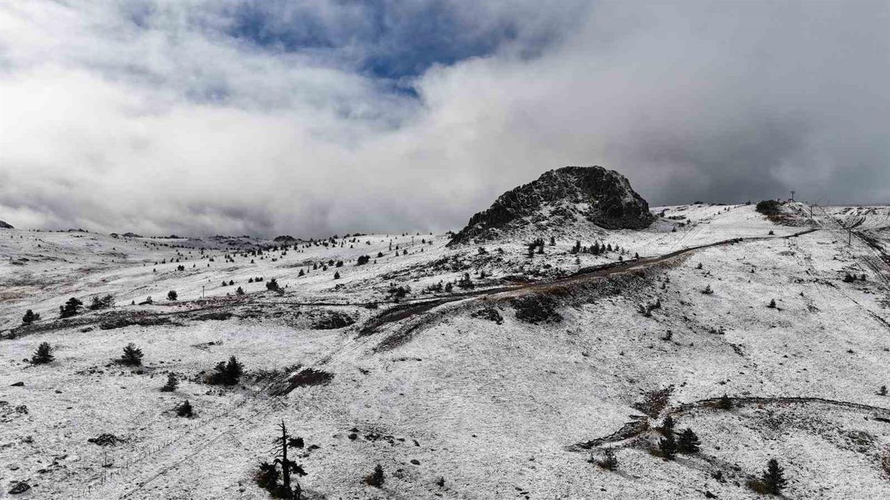Bolu'da Kar Yağışı: Kartalkaya Beyaza Büründü