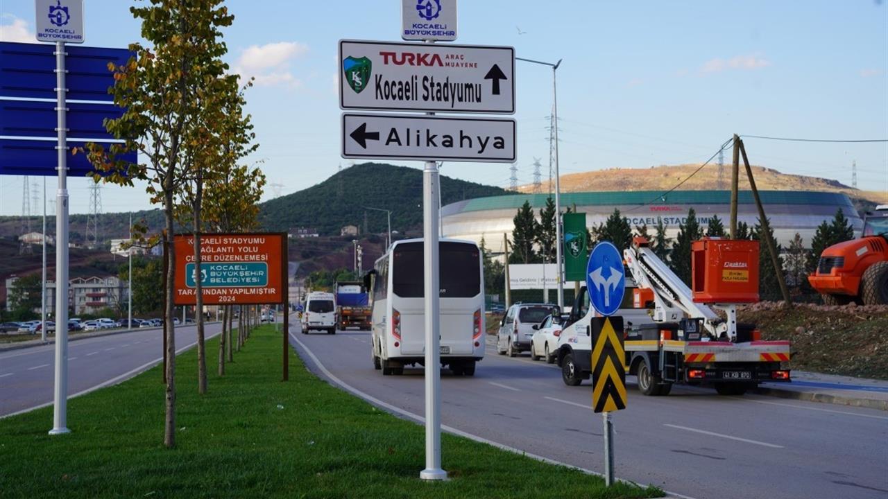 Kocaeli Stadı'na Yeni İsim Tabelaları Monte Edildi