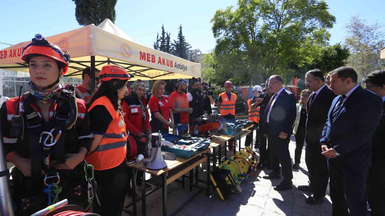 Antalya'da Deprem Tahliye Tatbikatı Gerçekleştirildi