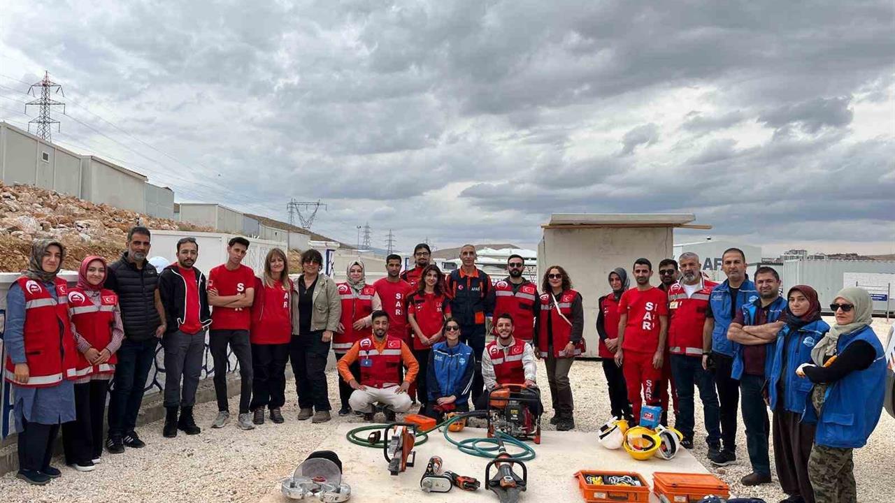 Elazığ'da Arama Kurtarma Eğitimleri Devam Ediyor