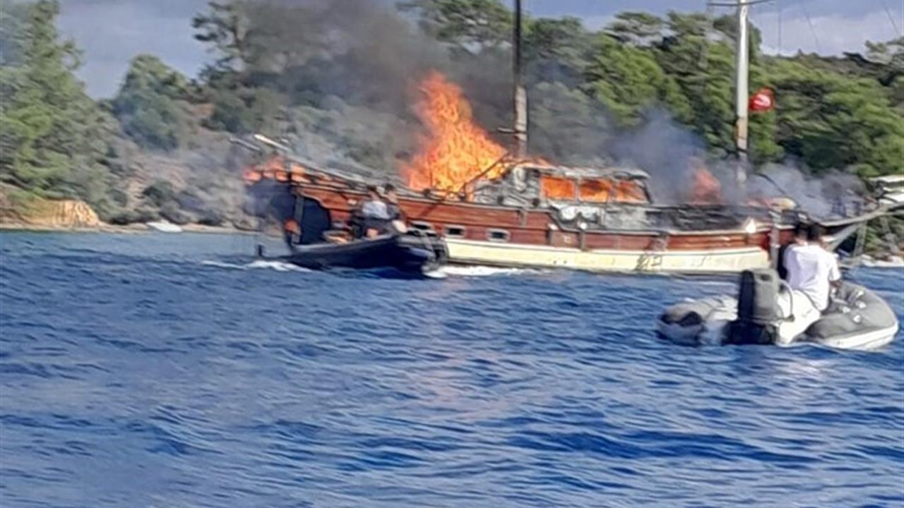 Göcek'te Gulet Teknesinde Yangın Çıktı
