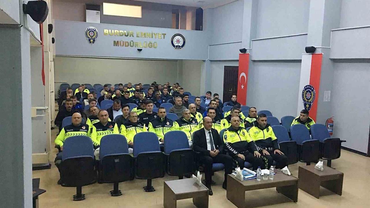 Burdur'da Trafik Levhaları Sadeleştiriliyor