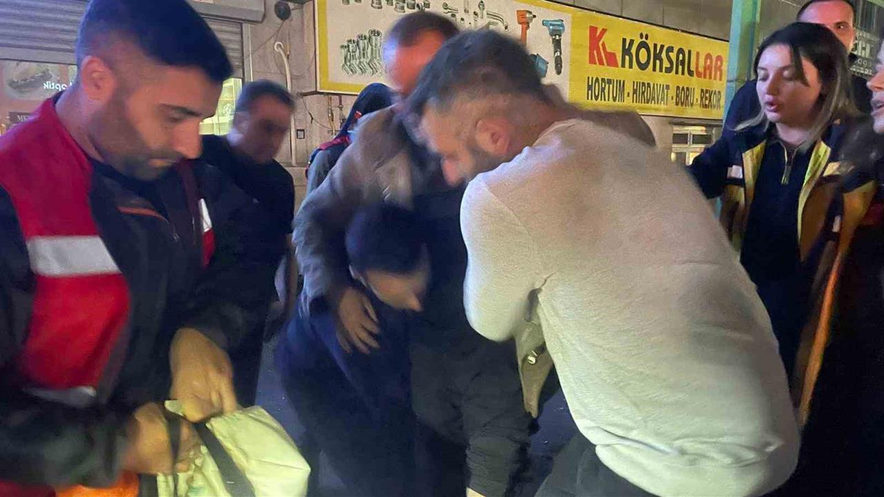 Başakşehir'de Kontrolden Çıkan Araç Durağa Daldı: 1 Yaralı