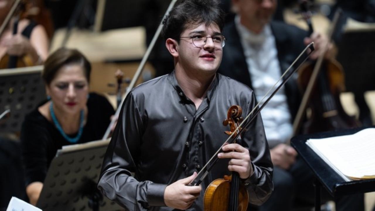 Mersin Üniversitesi Öğrencisi Deniz Yakın Cumhurbaşkanlığı Senfoni Orkestrası 200. Yıl Özel Konserinde Sahne Aldı