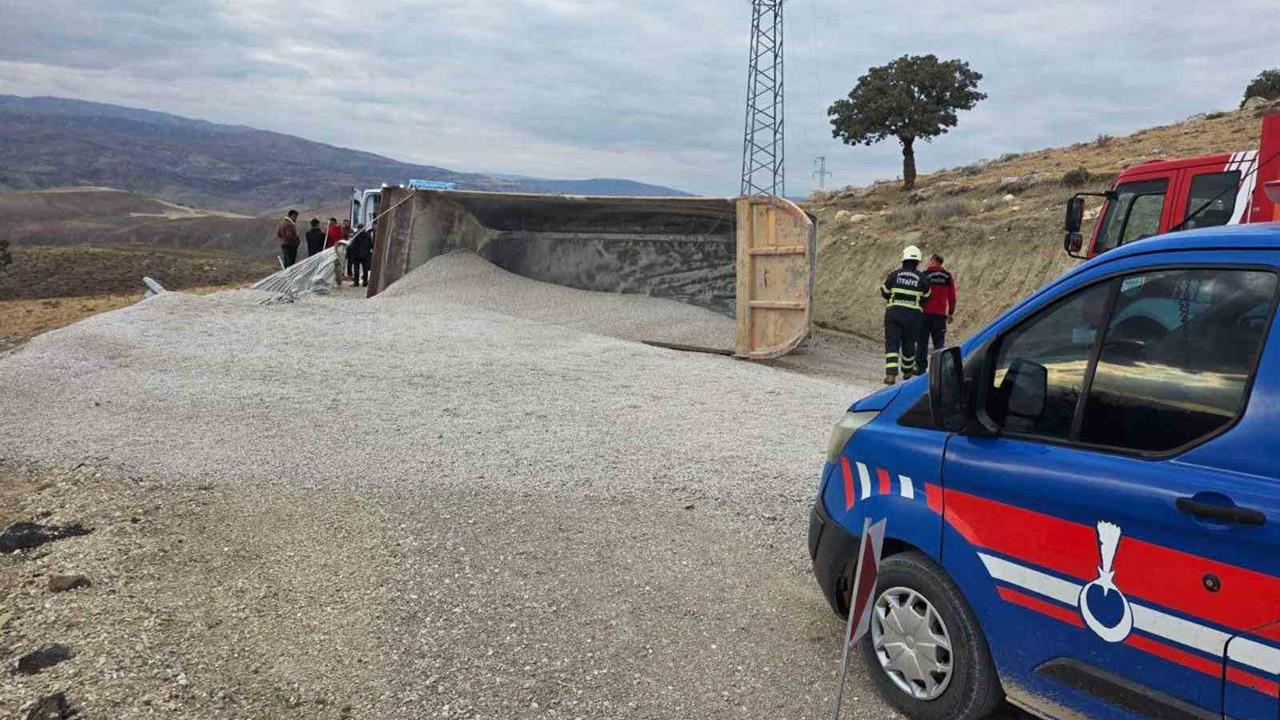 Kırıkkale'de Kamyon Devrildi: 1 Yaralı