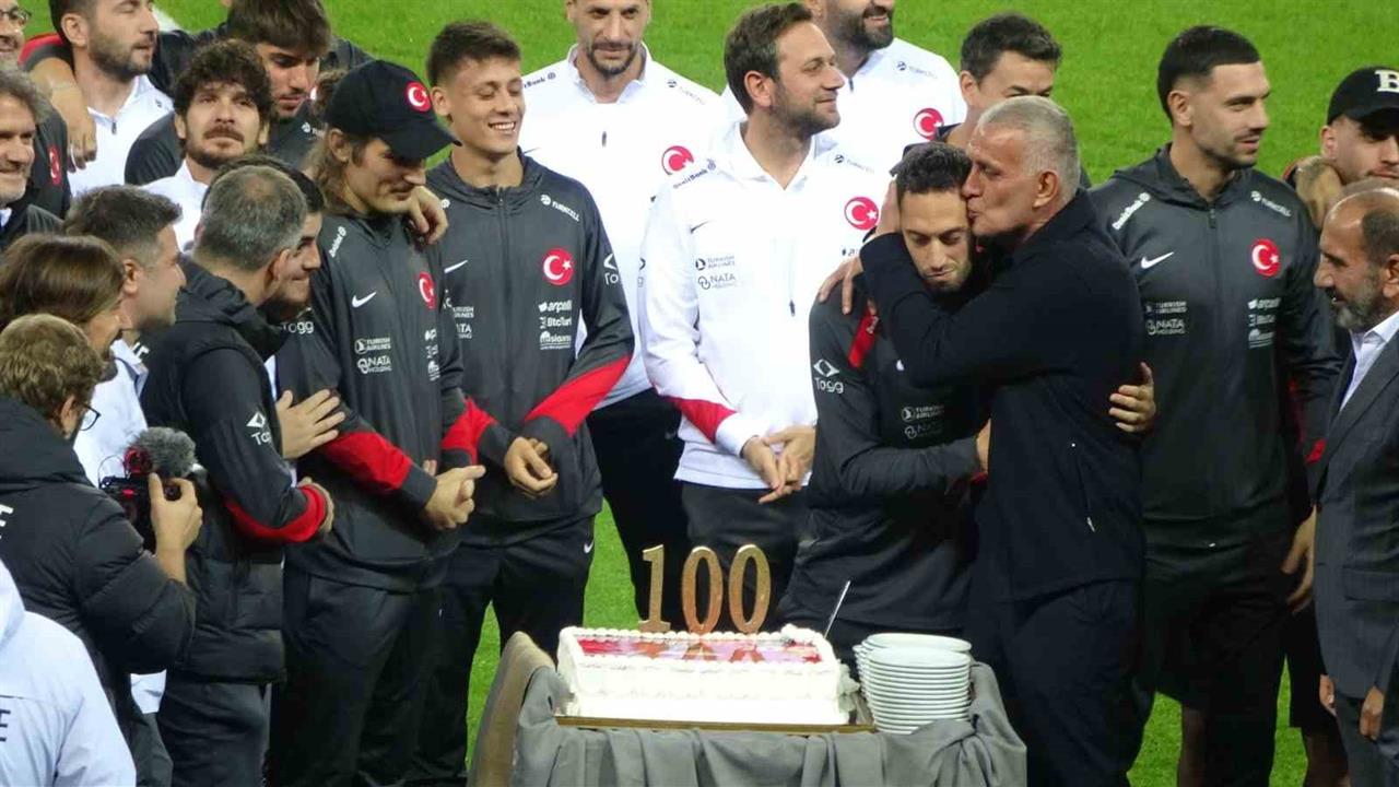 Hakan Çalhanoğlu'na Kocaeli'de 100. Milli Maç Kutlaması