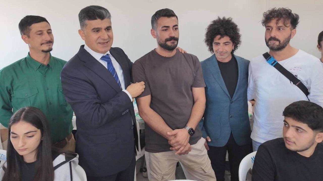 Sınava Hazırlanan Gençlere Ekmekarası Döner ve Ayran Başkan V. Şener'den