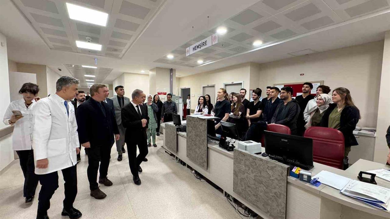 Vali Aydoğdu Hastaları Ziyaret Etti: Geçmiş Olsun Mesajı