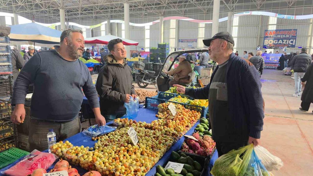 Kütahya'da Hünnap Sezonu: Tezgahlardaki Yerini Aldı