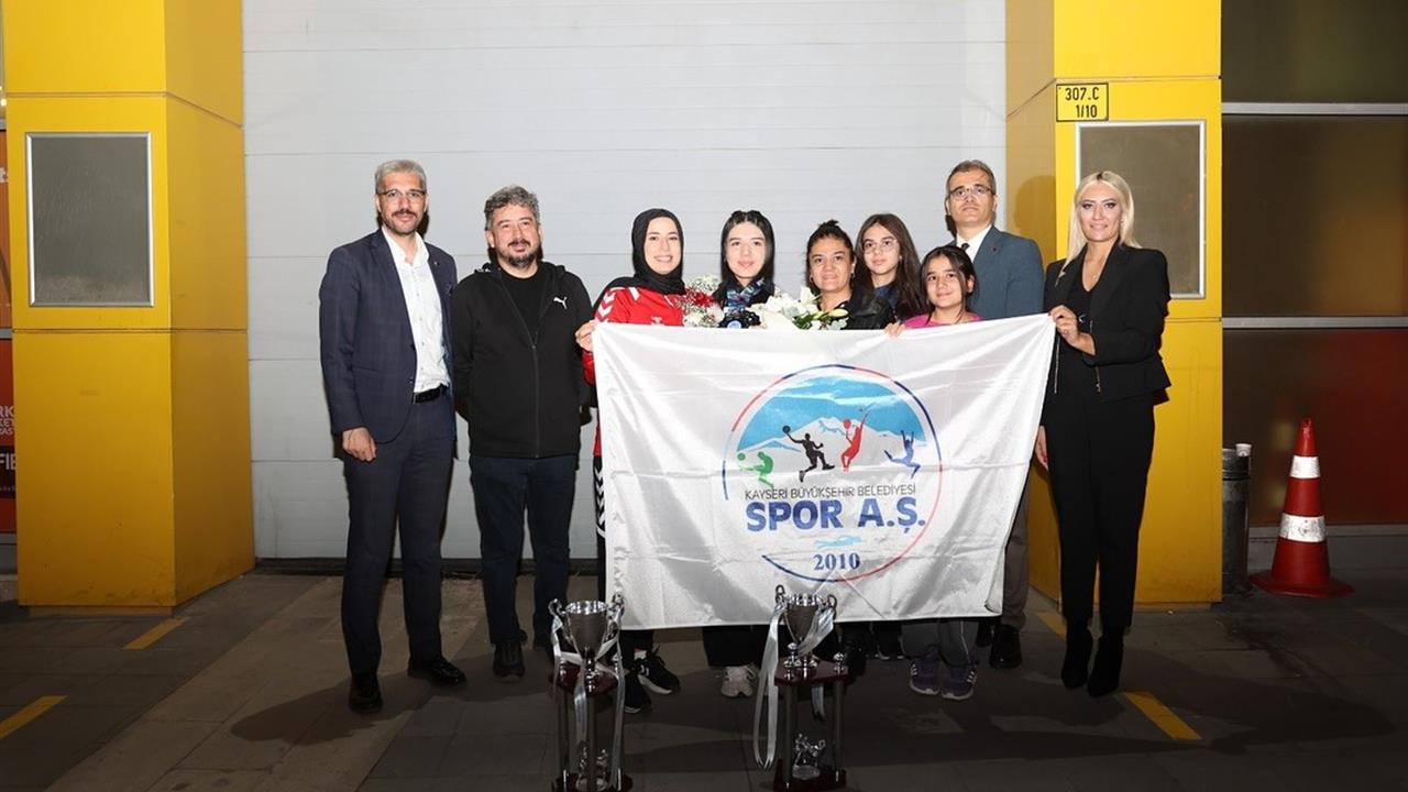 Elif Ceren Uzunçakmak'a Kayseri'de Coşkulu Karşılama