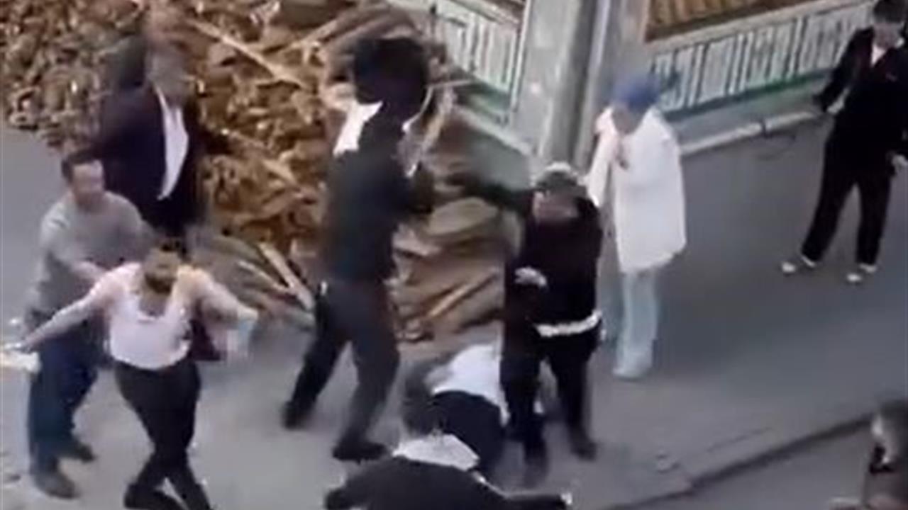 Küçükçekmece'de Bıçaklı Sopalı Kavga: 5 Yaralı