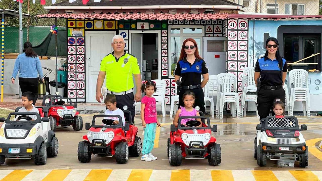 Mersin'de Çocuklara Uygulamalı Trafik Eğitimi