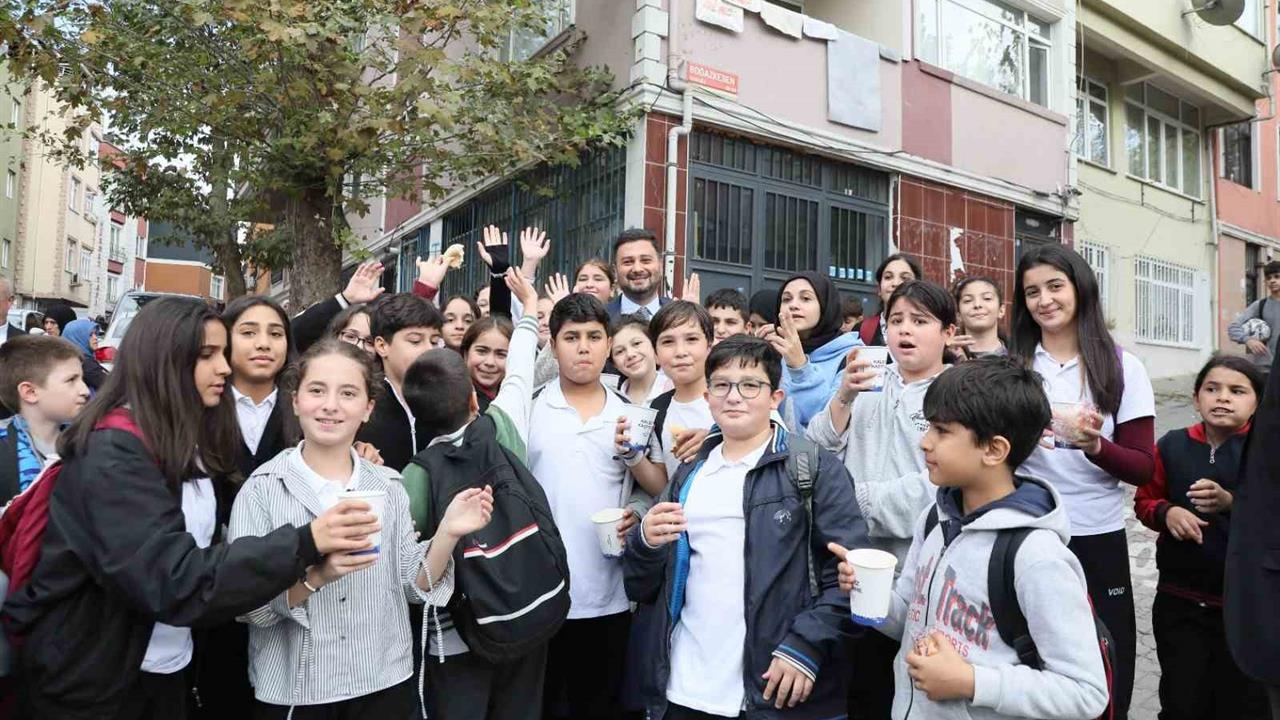 Kağıthane'de Öğrencilere Sıcak Çorba İkramı