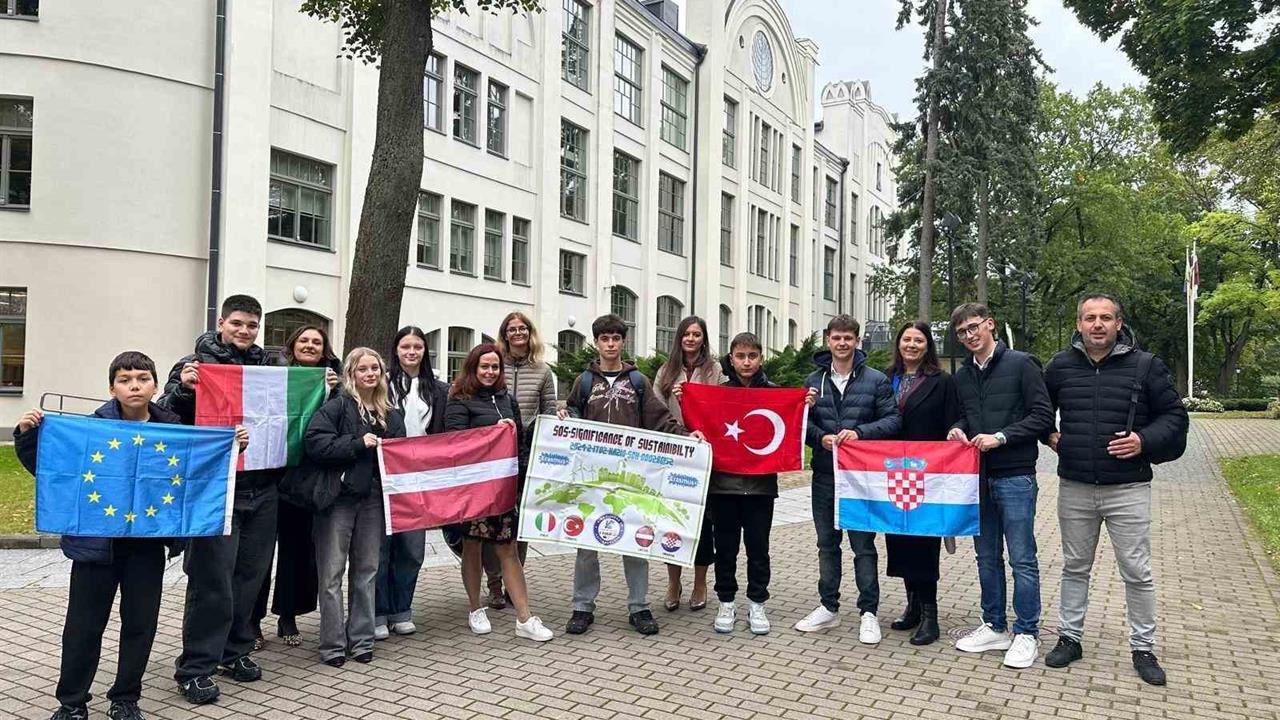 Gediz'de Erasmus+ Projesi: Öğrenciler Letonya'da