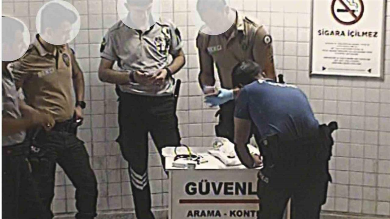 İzmir'de İZBAN'da Unutulan 40 Bin TL'lik Çanta Sahibine Teslim Edilecek